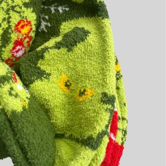 Grinch Warm Fuzzy Socks Women Christmas NEW - Picture 4 of 6